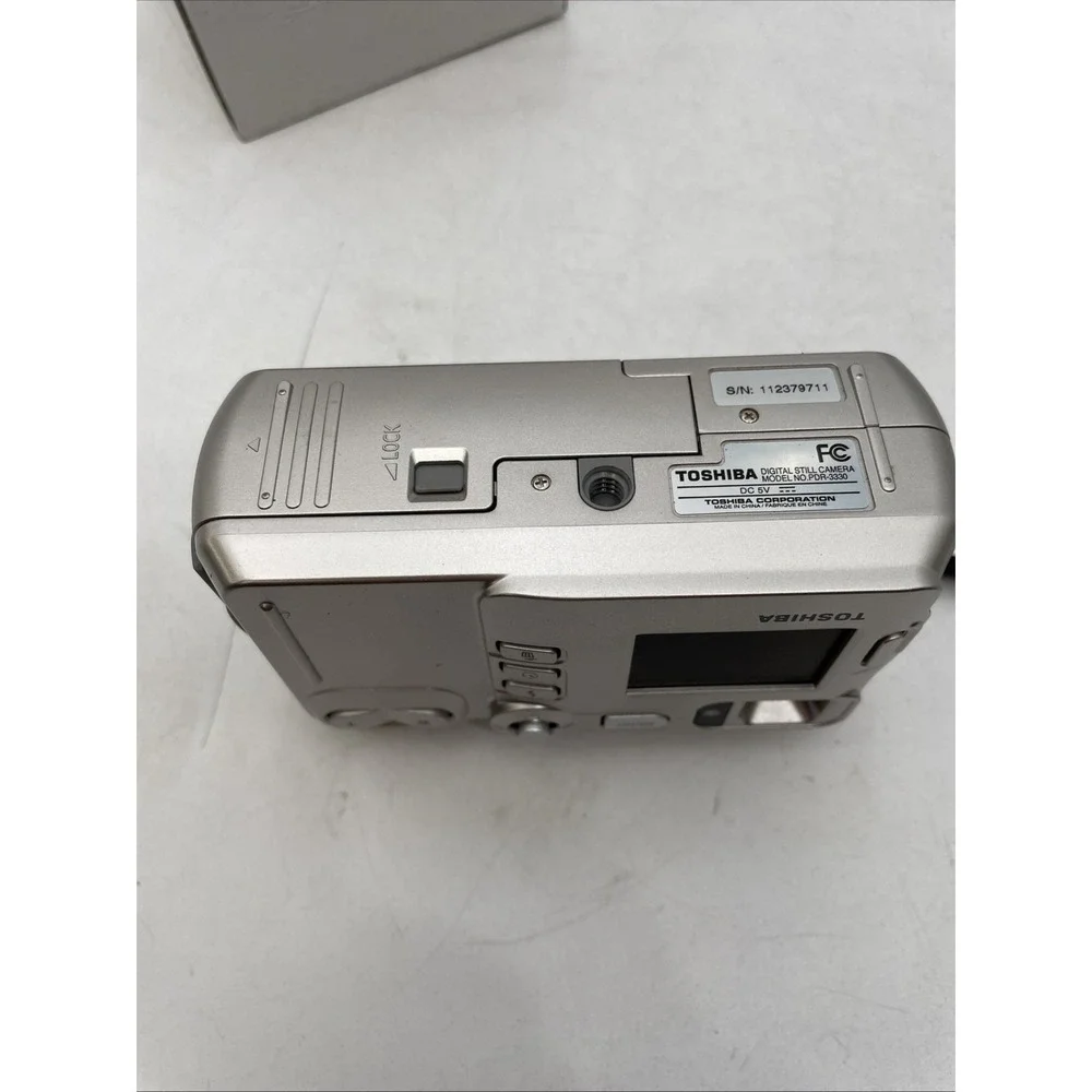 Toshiba PDR-3330 Digital Still Camera 3.2 MP 6X Zoom+Battery+Memory Card+Manuals